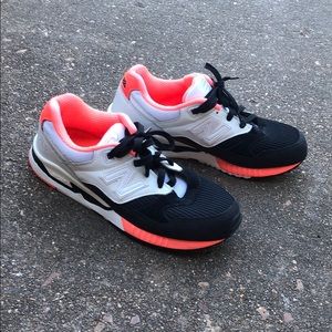 New Balance Tennis Shoes